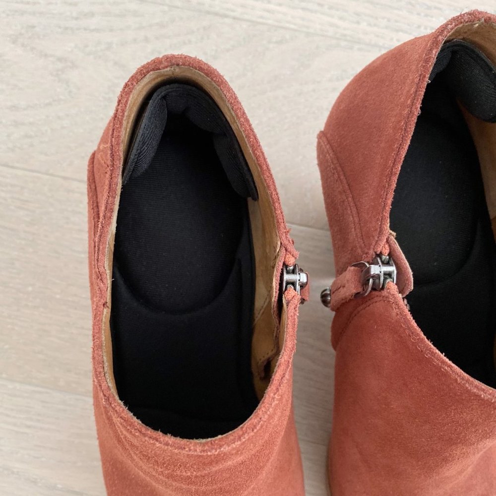 frye • reed rosewood suede rust ankle point bootie - Picture 5 of 12